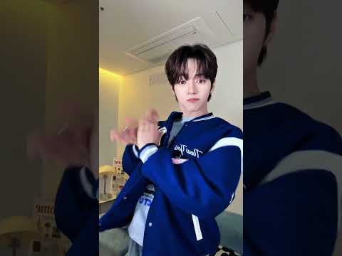 A moment captured by JL (AHOF)'s fan