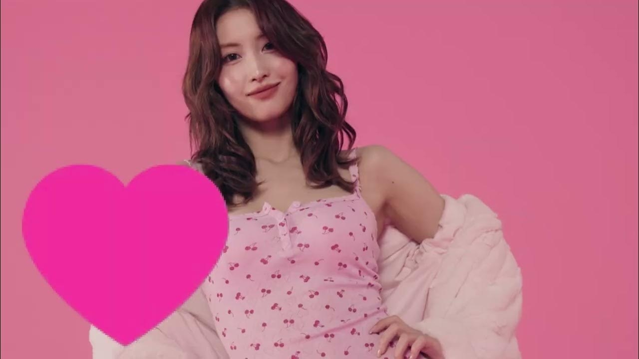 Recent activity shot of Momo (TWICE)