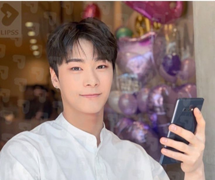 Behind-the-scenes cut of Moonbin (ASTRO)