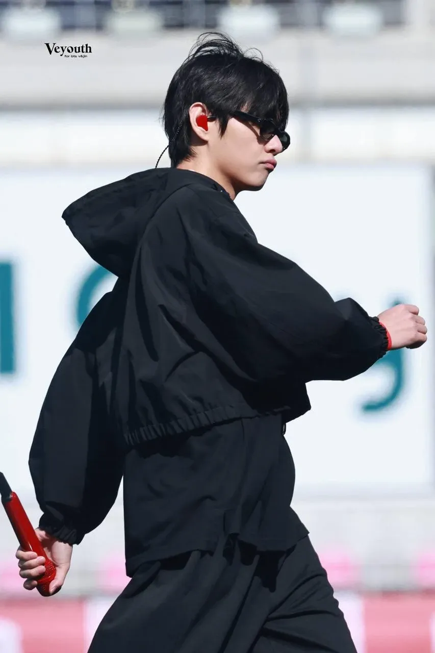 뷔 (방탄소년단)의 비하인드 컷