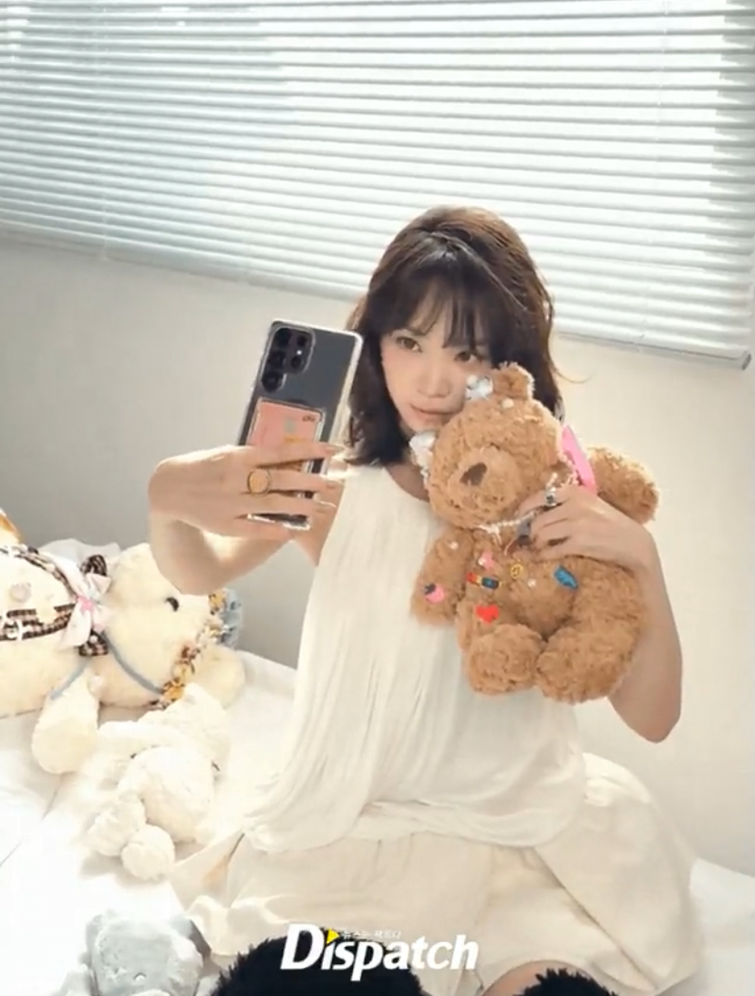 A moment captured by Kim Chaewon (LE SSERAFIM)'s fan