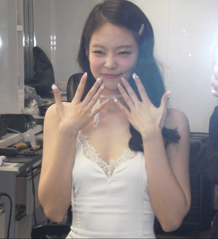 Recent activity shot of Jennie (BLACKPINK)