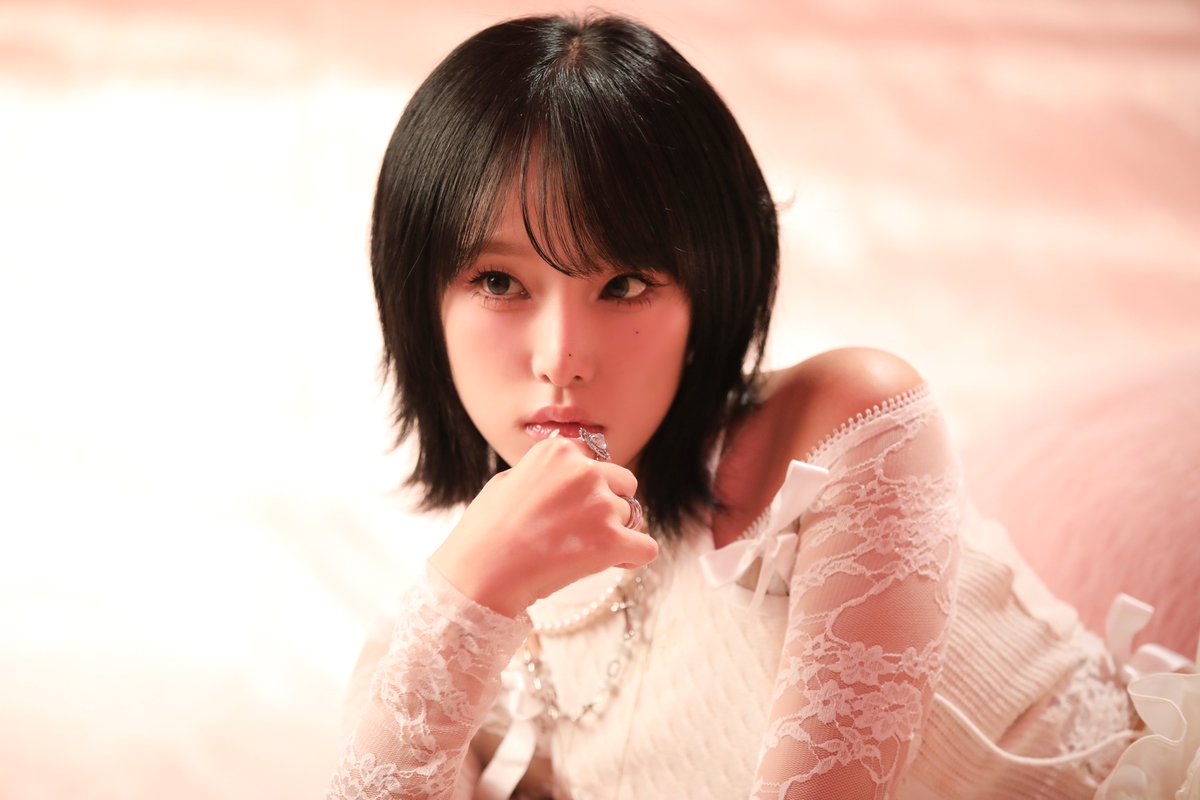 Behind-the-scenes cut of Choi Yena