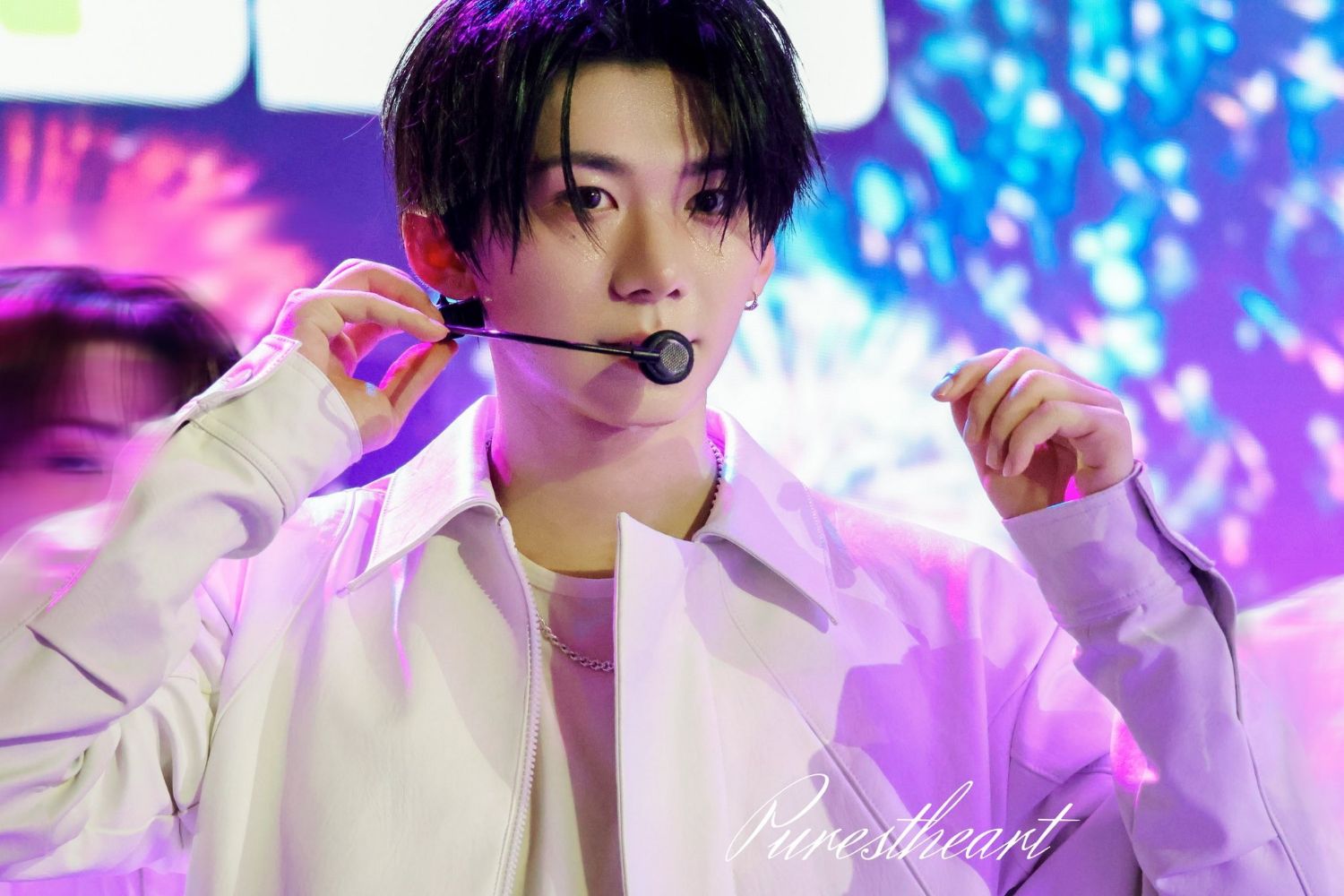 A moment captured by Park Han (AHOF)'s fan