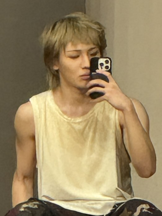 Behind-the-scenes cut of Junhyeok (TNX)