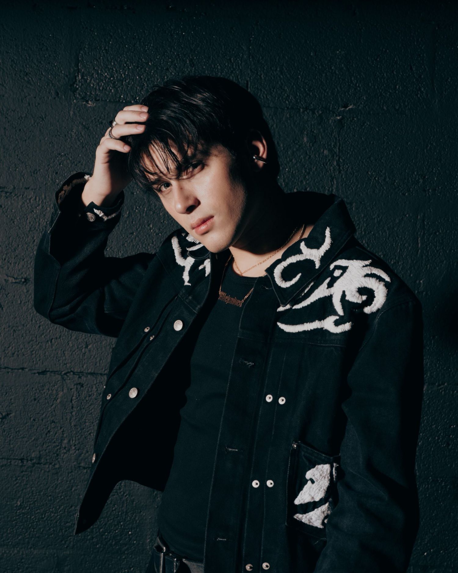 Behind-the-scenes cut of Alejandro (SANTOS BRAVOS)