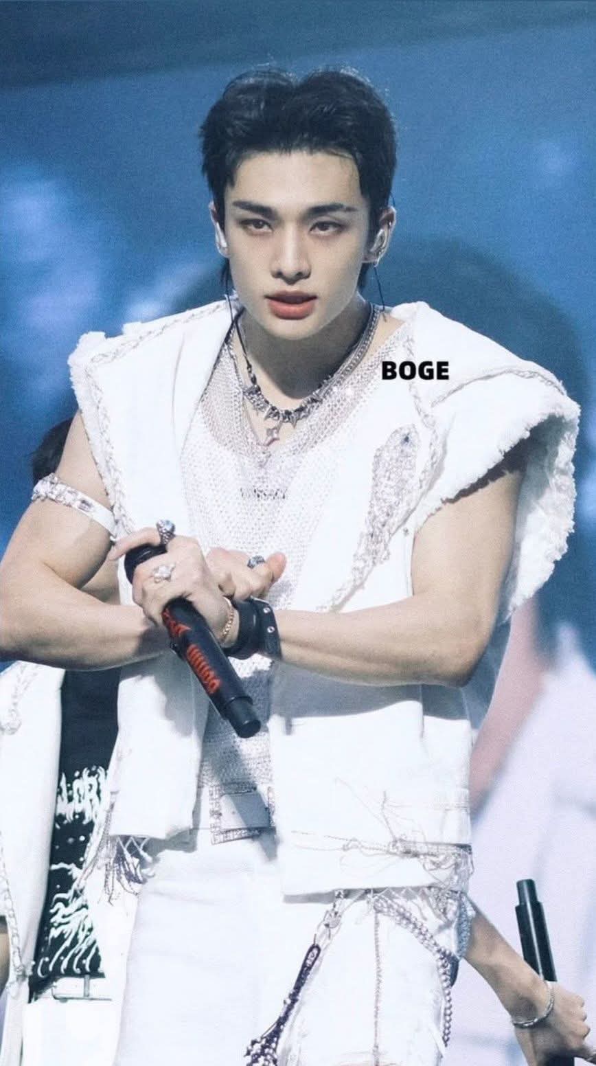 The most beloved wallpaper among 현진 (Stray Kids)'s fans