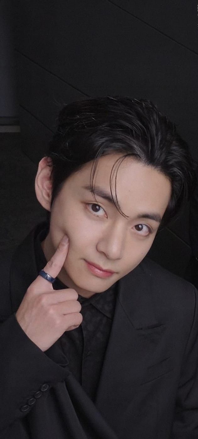 뷔 (방탄소년단) 최근 활동샷