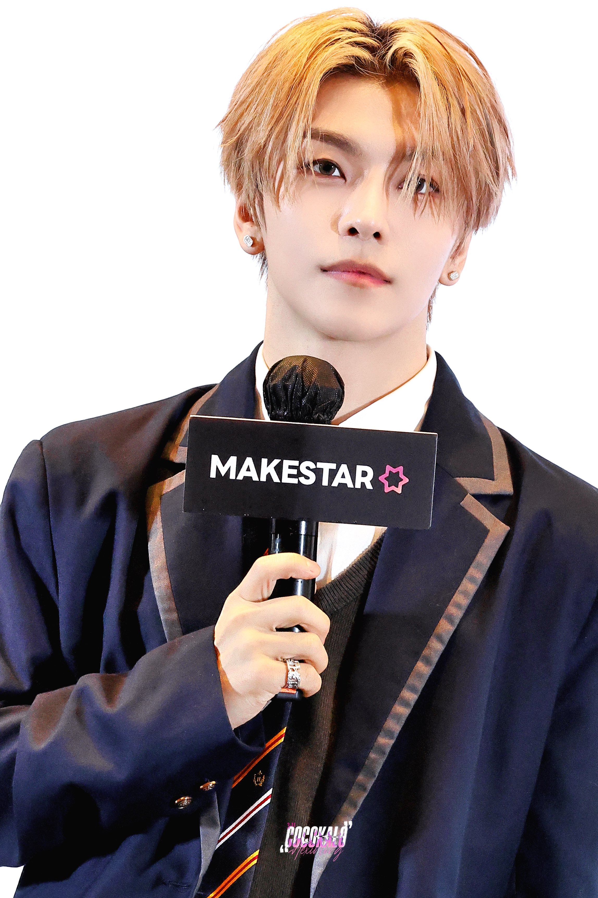 A moment captured by He Xinlong (ALPHA DRIVE ONE)'s fan