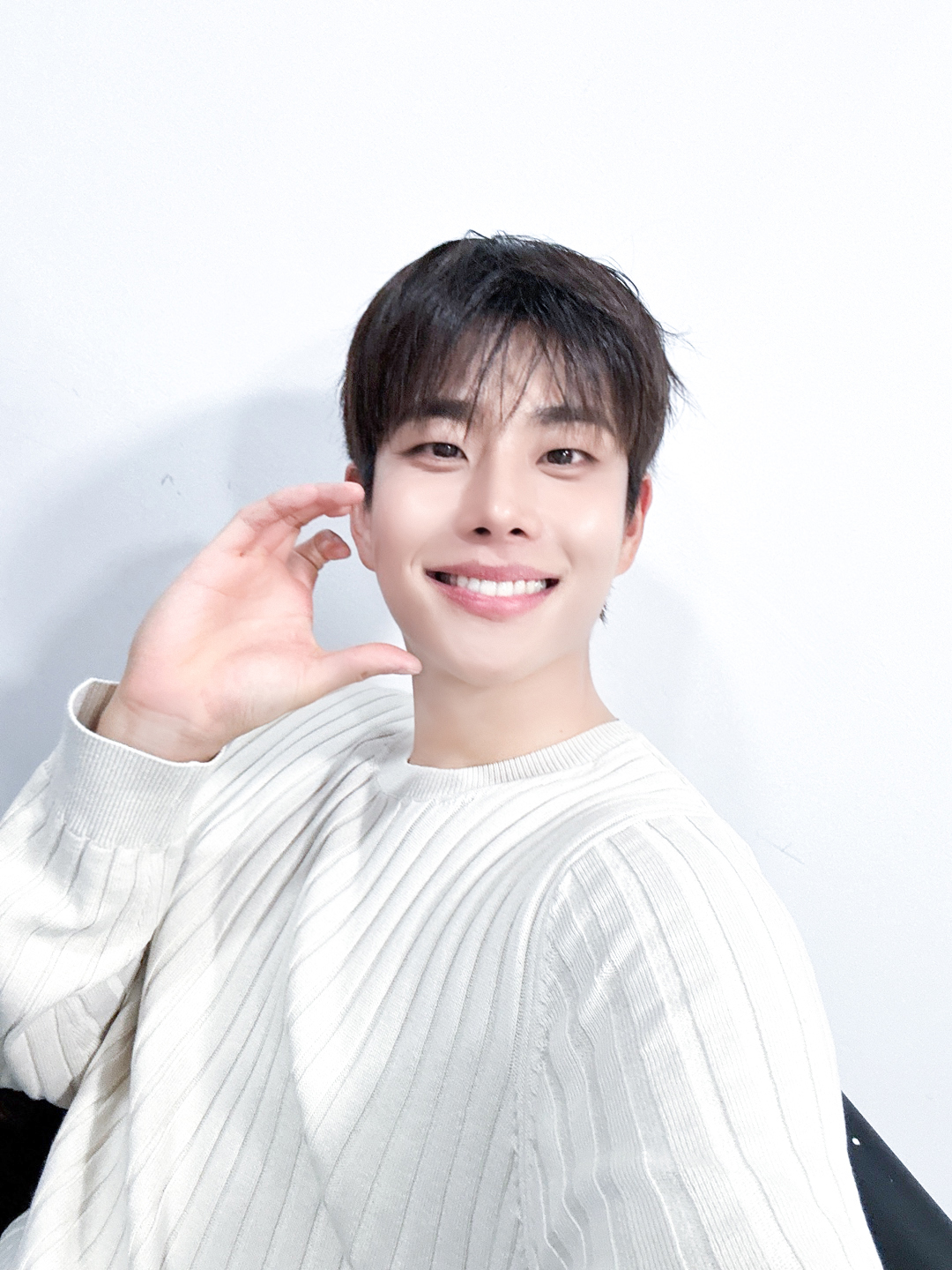 Behind-the-scenes cut of MJ (ASTRO)