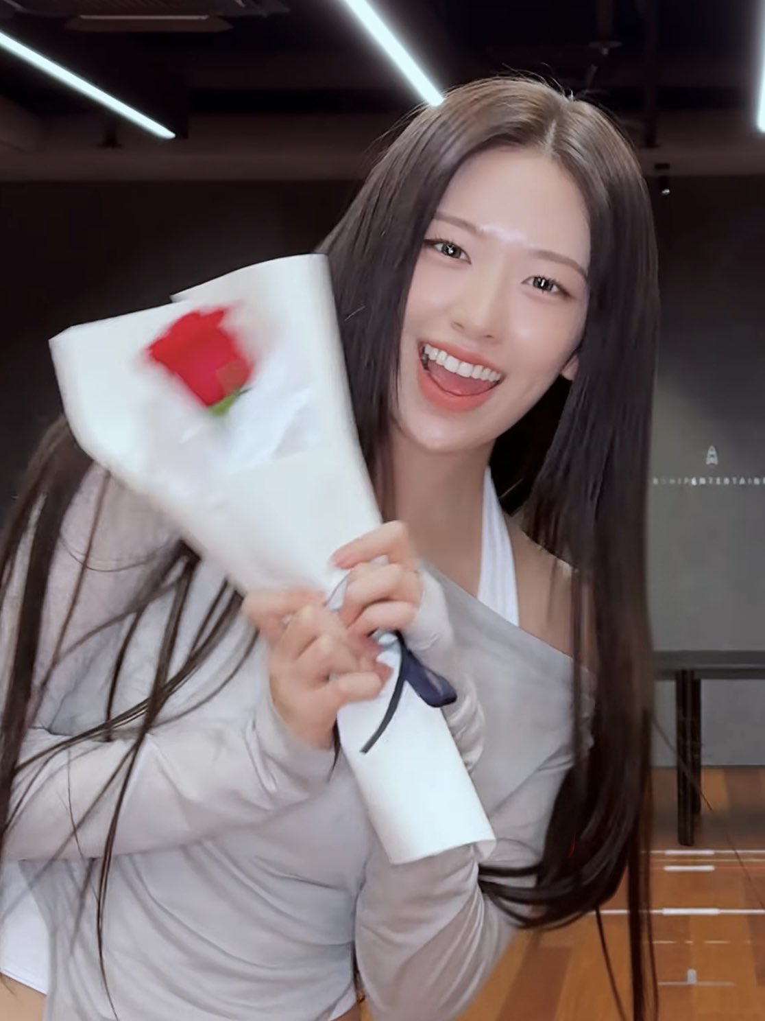 Behind-the-scenes cut of An Yujin (IVE)