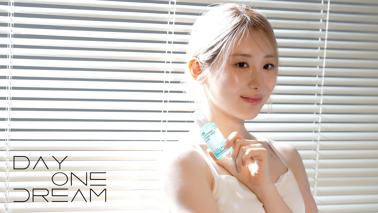 Behind-the-scenes cut of Lee Chaeyeon