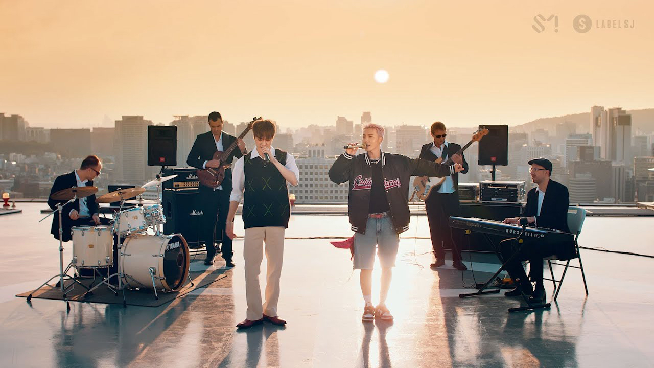 Behind-the-scenes cut of Super Junior