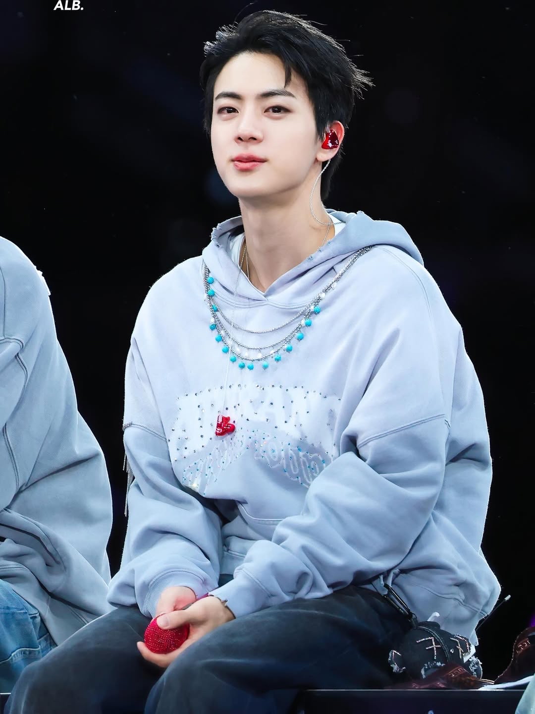 Foto aktivitas terbaru Jin (BTS)