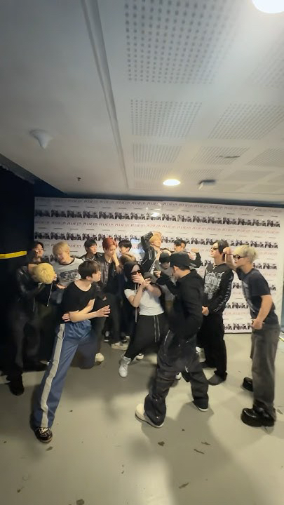 A heartfelt wallpaper shared by Doyoung (TREASURE)'s fans