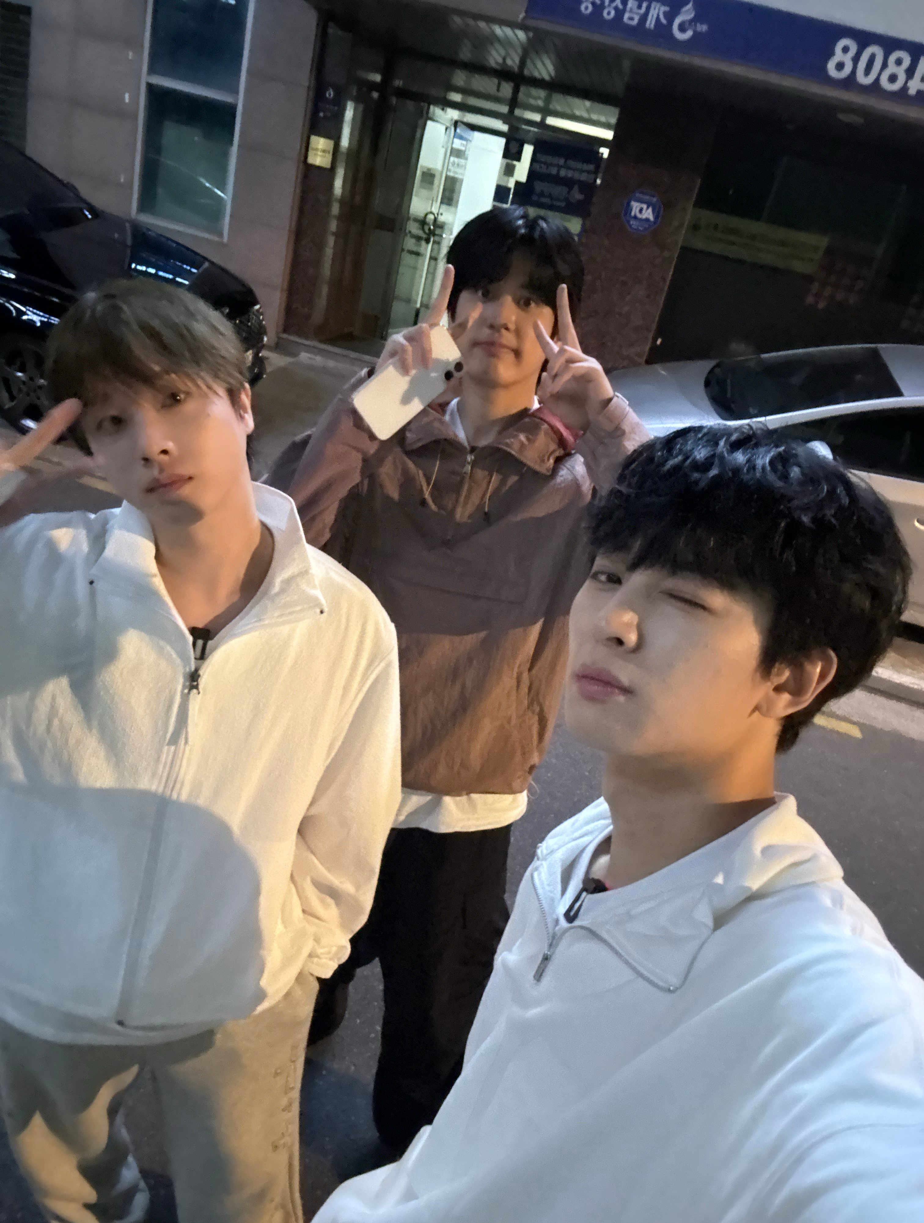 Latest photo of iKON