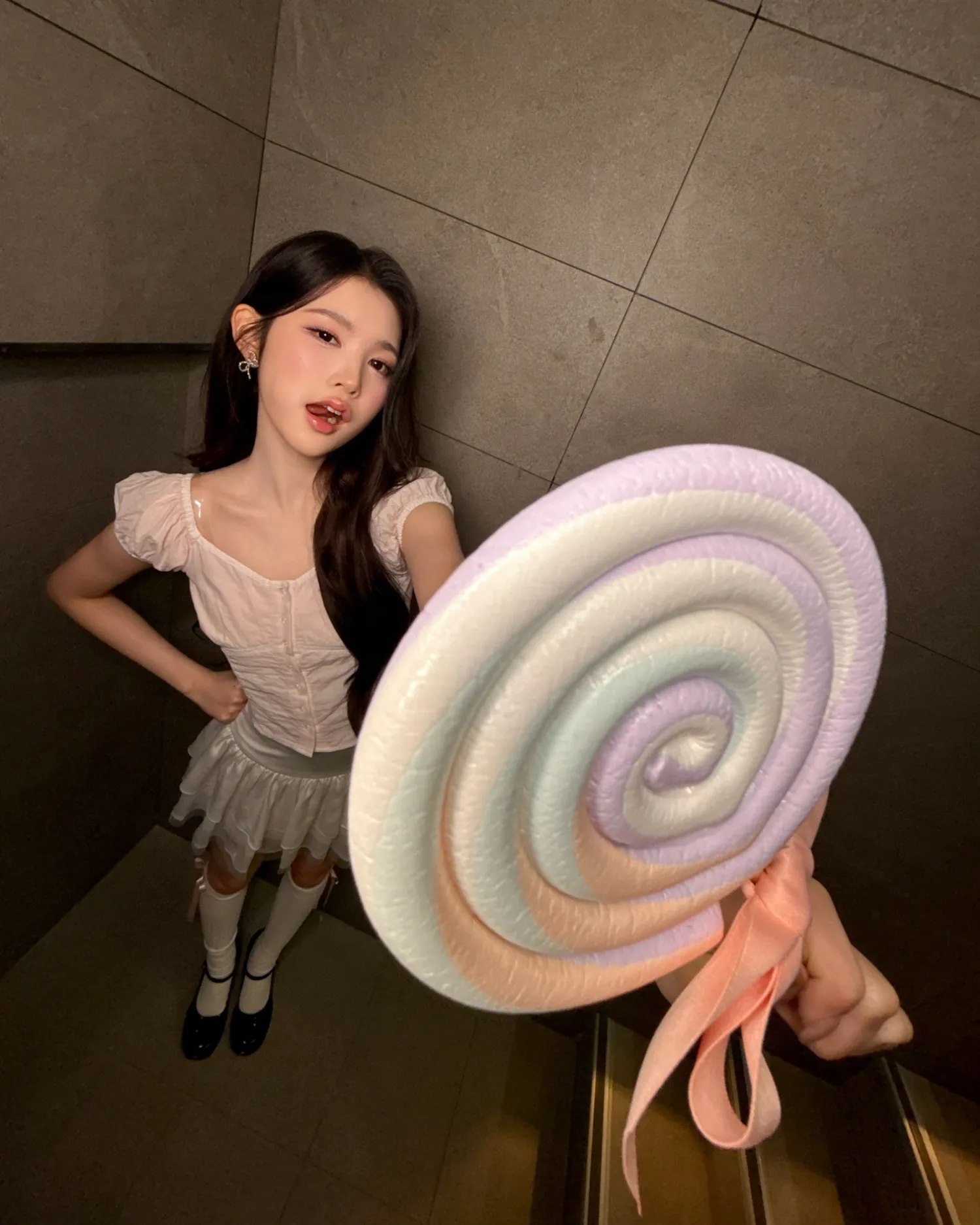 Behind-the-scenes cut of A-na (Hearts2Hearts)