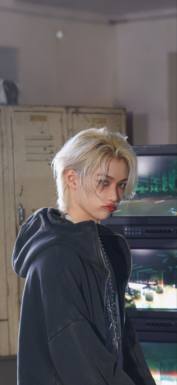 A heartfelt wallpaper shared by Felix (Stray Kids)'s fans