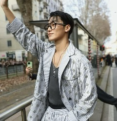 Today’s hot picks from the 산 (에이티즈) community