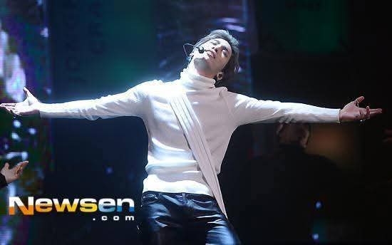 Recent activity shot of Jonghyun (SHINee)