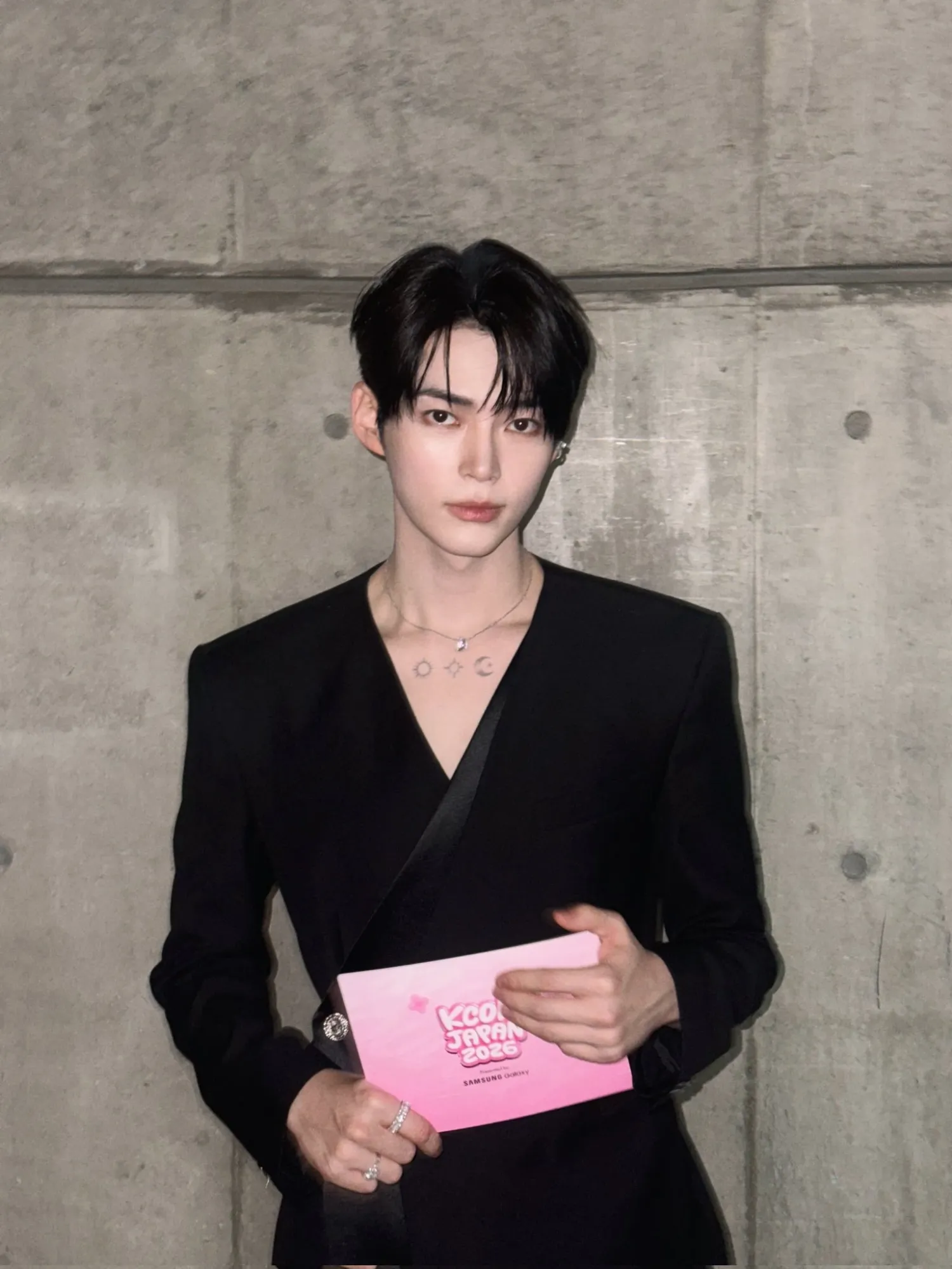 Behind-the-scenes cut of Sung Hanbin (ZEROBASEONE)