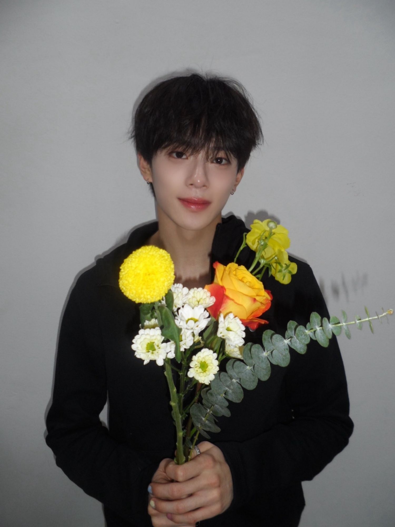 Recent activity shot of Kangmin (VERIVERY)