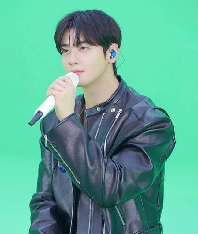 Recent activity shot of Eunwoo (ASTRO)