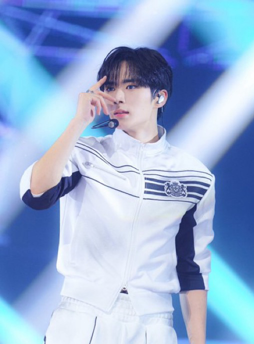 Behind-the-scenes cut of Kim Junseo (ALPHA DRIVE ONE)