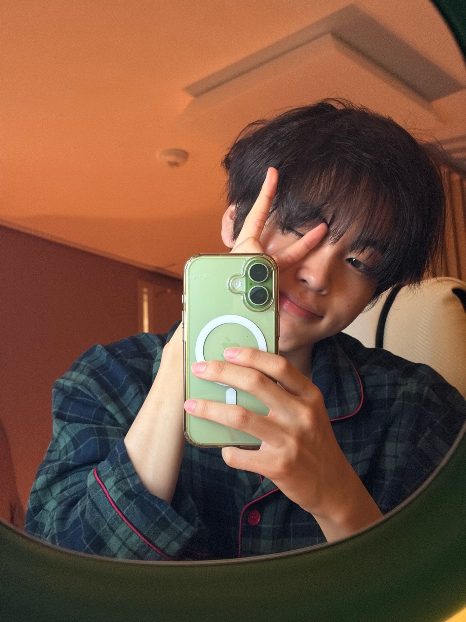 Latest photo of Hyeongjun (CRAVITY)