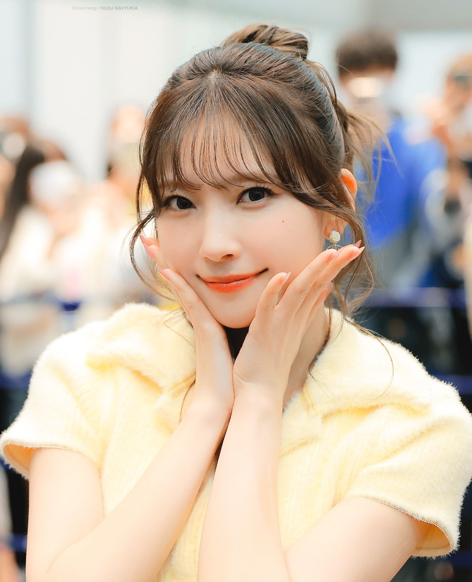 Latest photo of Mayuka (NiziU)