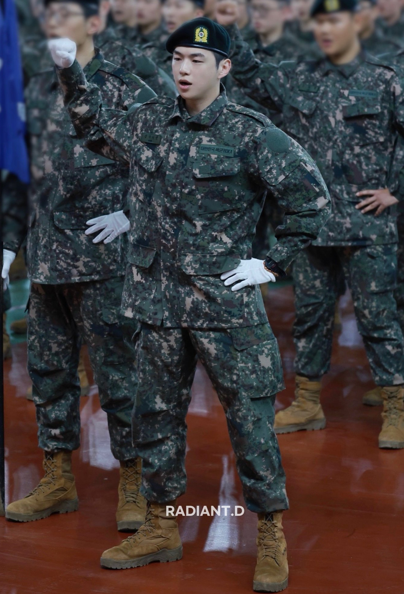 강다니엘의 비하인드 컷