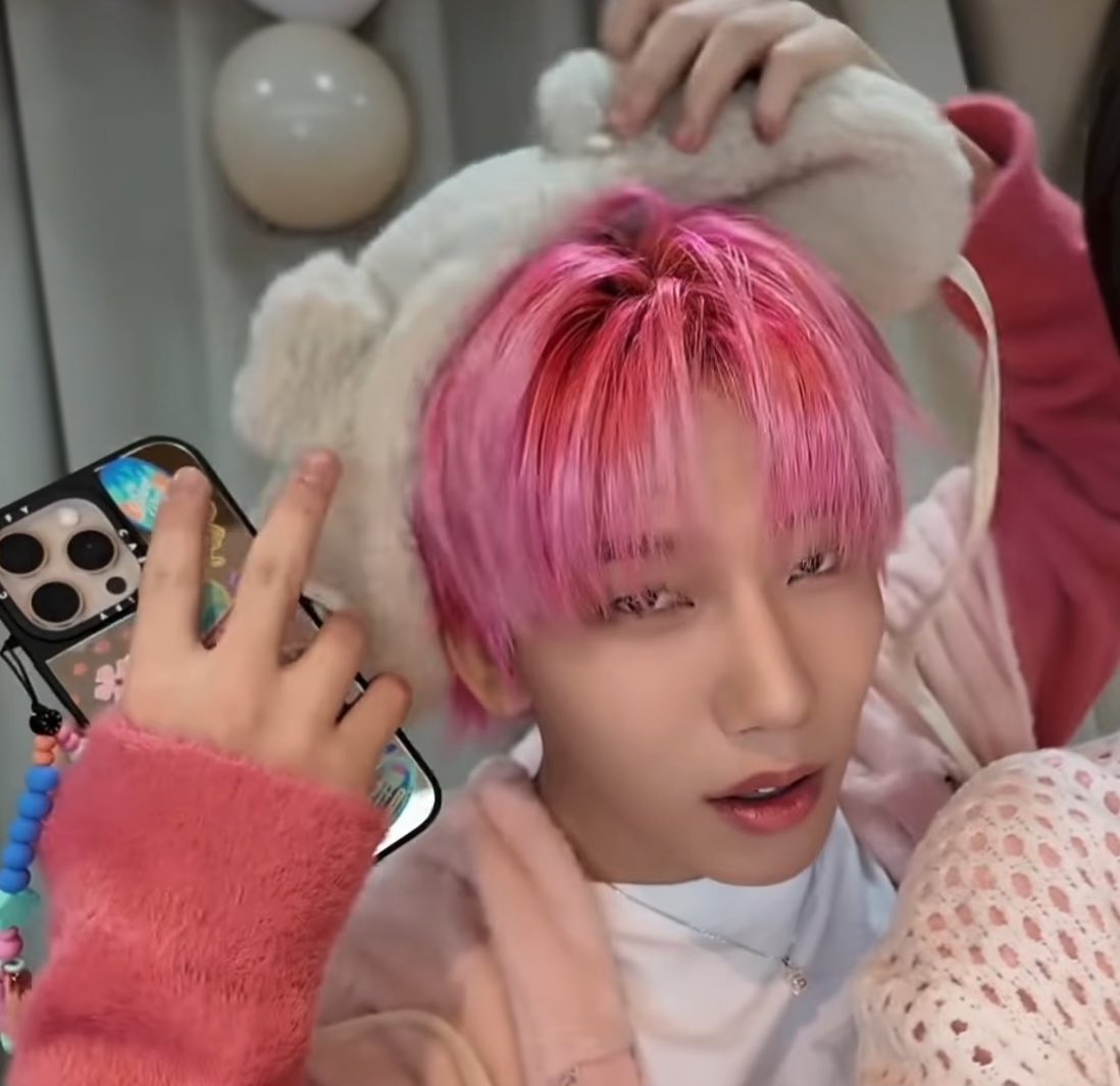 Today's hottest K-pop community feed