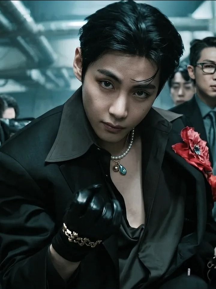 Latest photo of V (BTS)