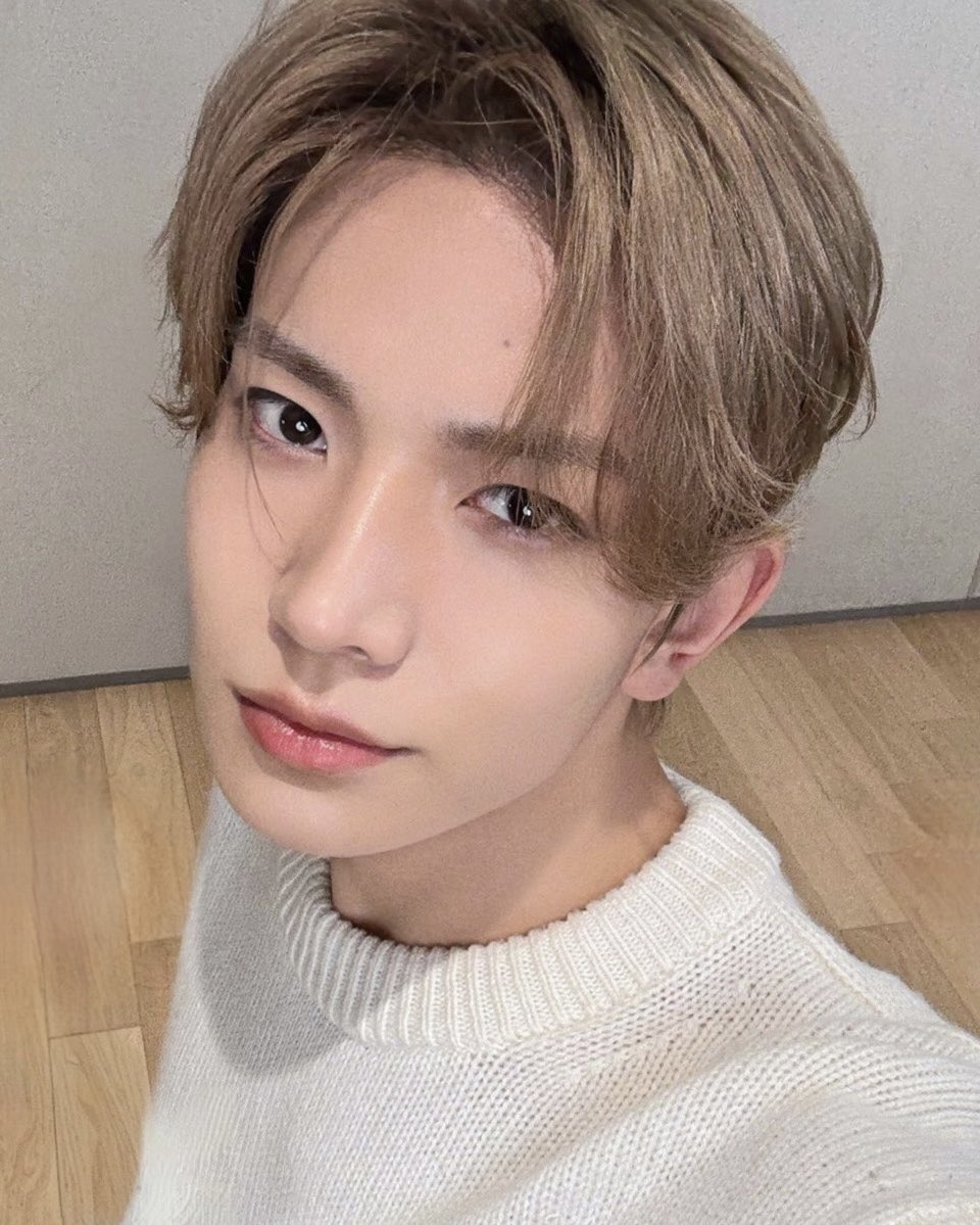 Foto terbaru Heeseung (ENHYPEN)