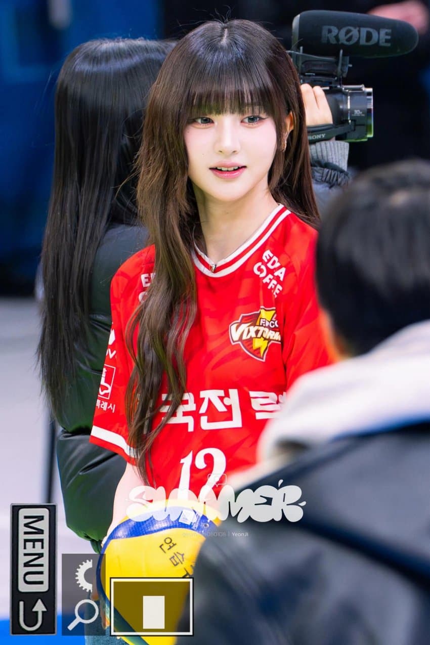 Behind-the-scenes cut of tripleS