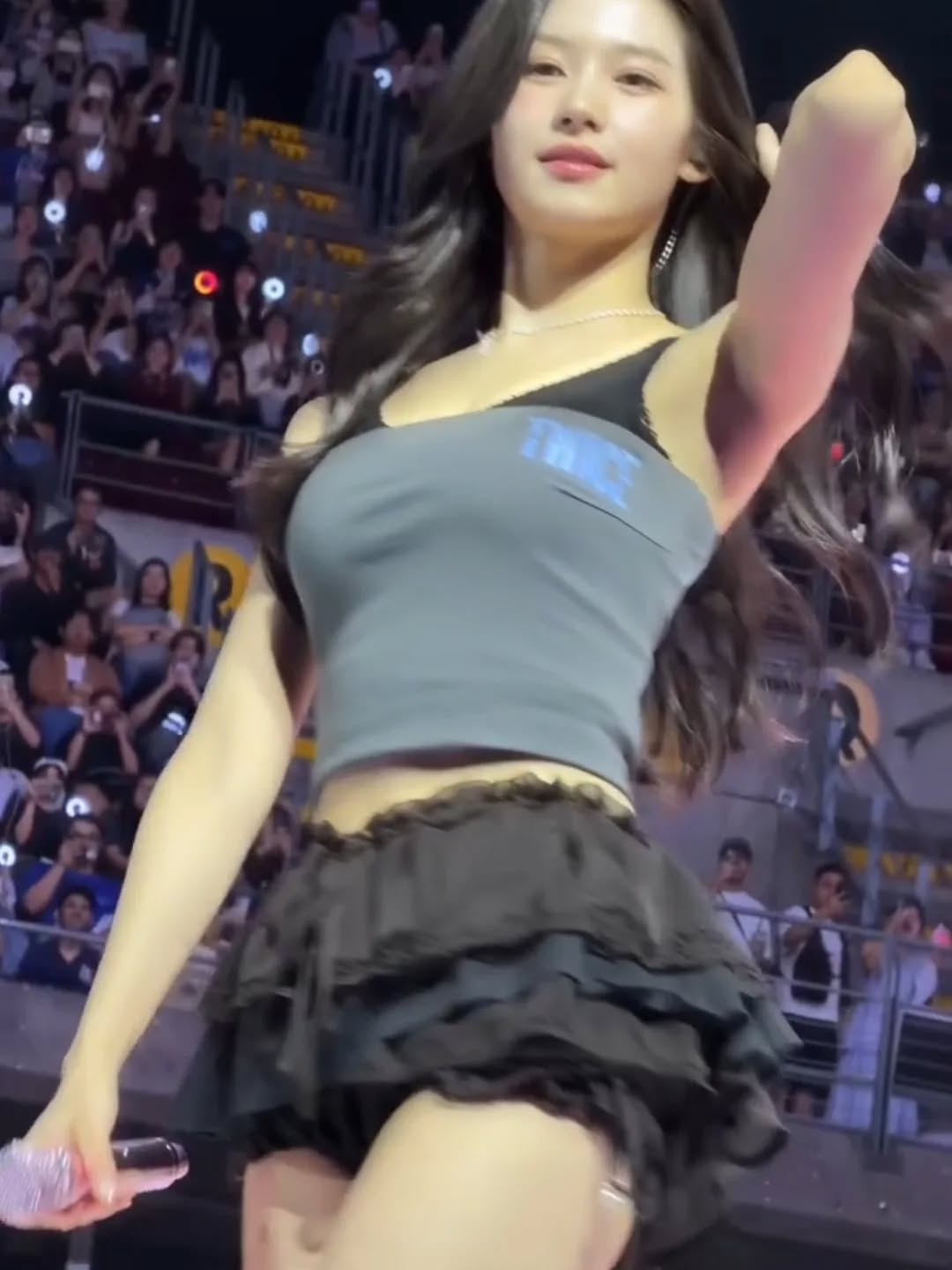 Behind-the-scenes cut of KAZUHA (LE SSERAFIM)