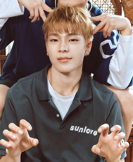 Behind-the-scenes cut of Kim Junmin (WHIB)