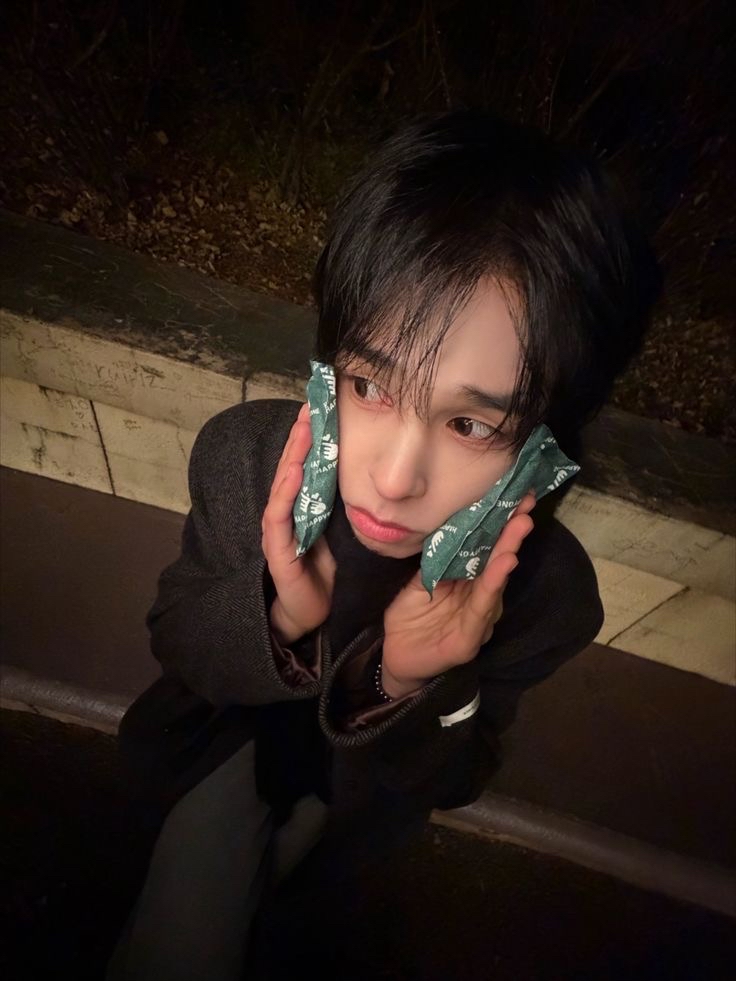 Behind-the-scenes cut of Serim (CRAVITY)