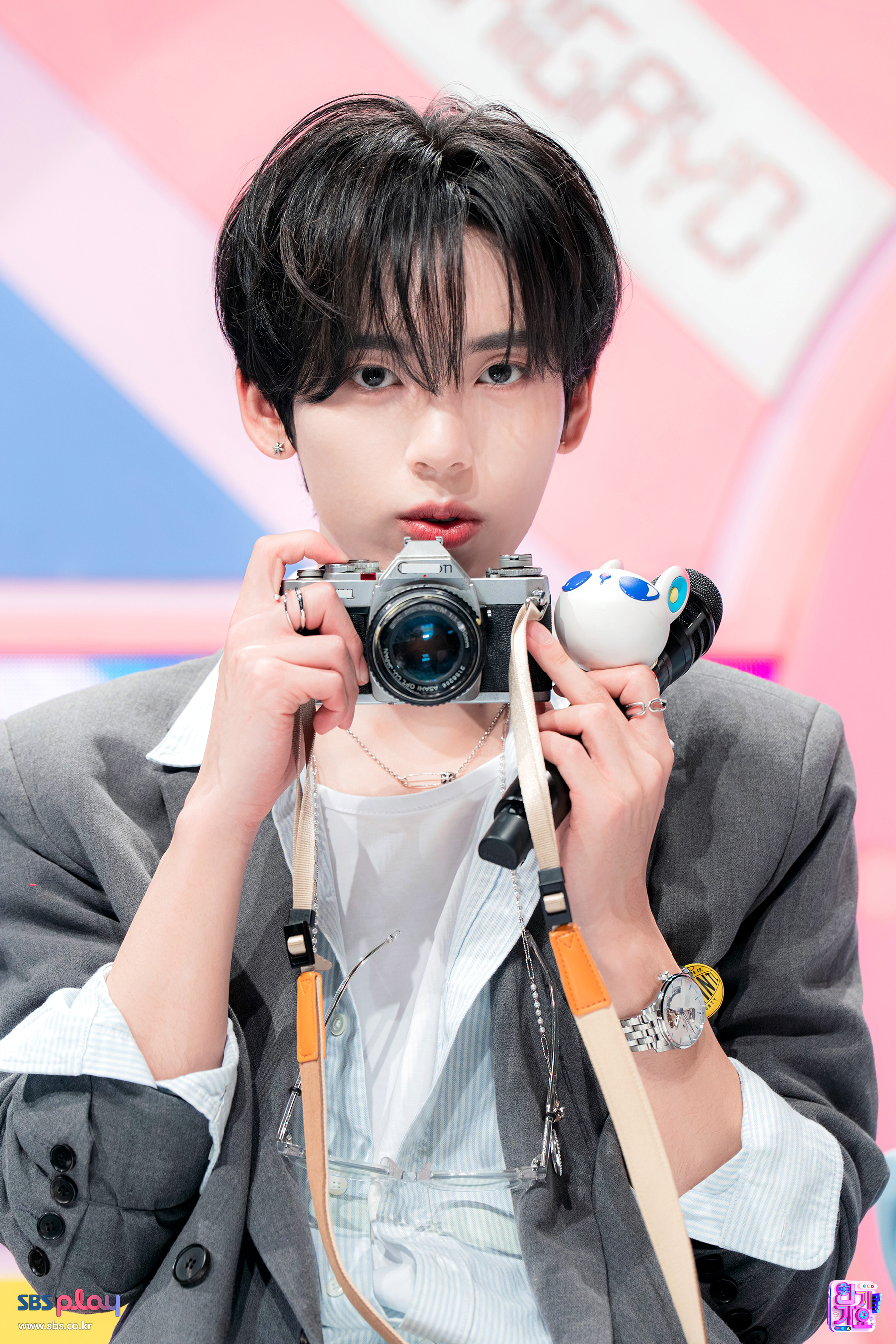 Behind-the-scenes cut of Han Yujin (ZEROBASEONE)