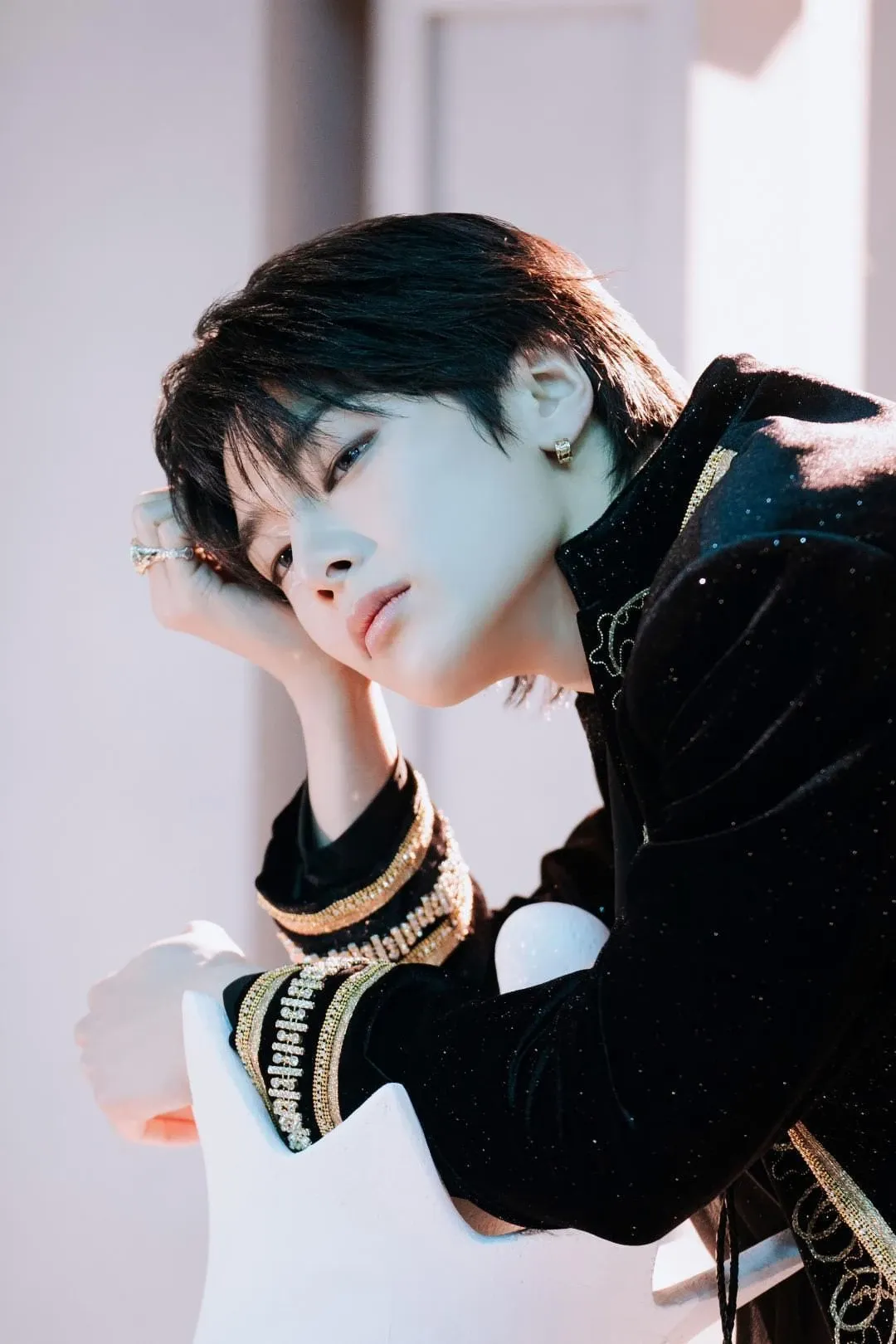 Behind-the-scenes cut of I.N (Stray Kids)