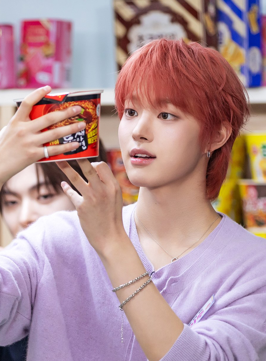 Latest photo of EJ (&TEAM)