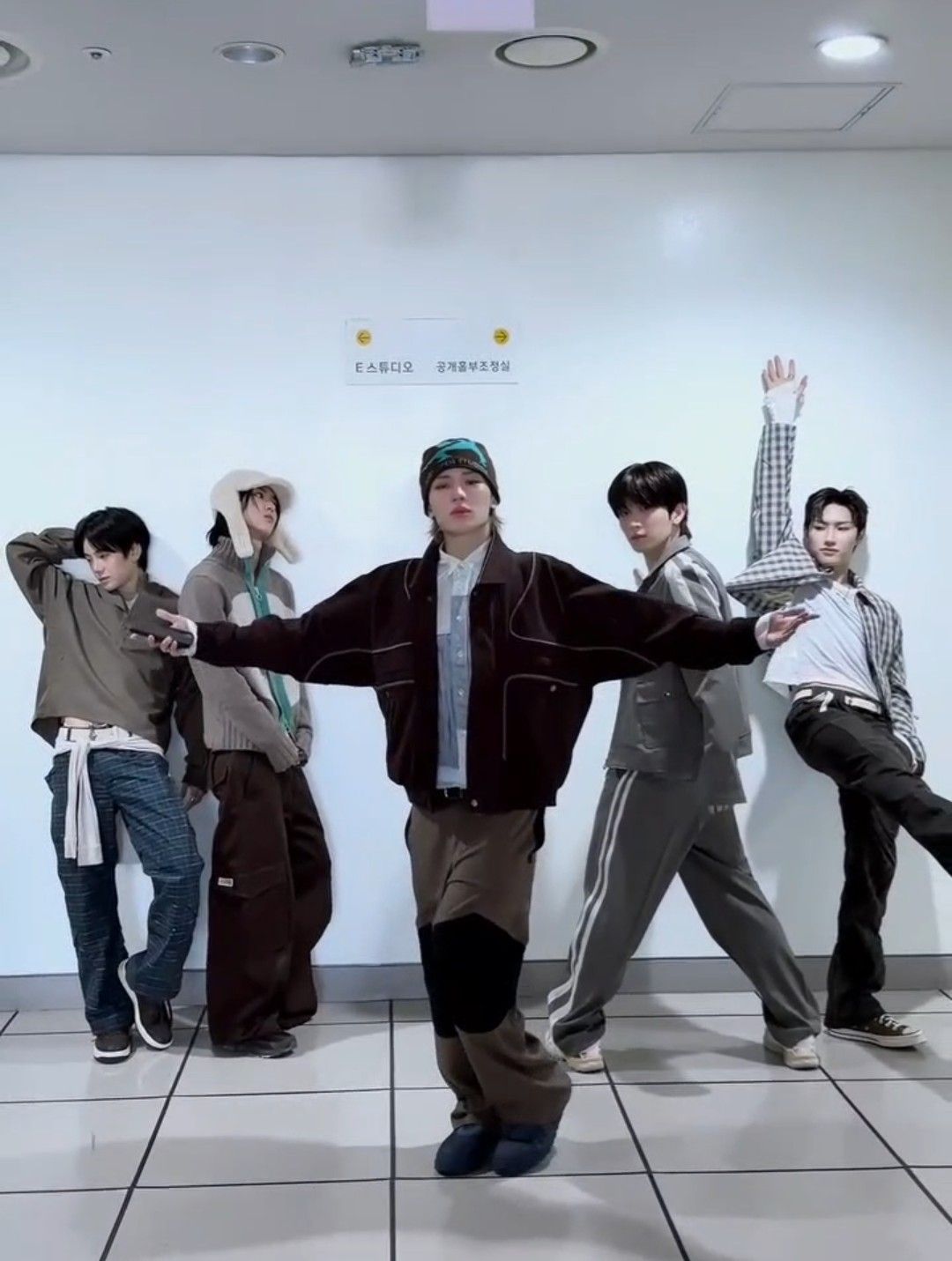 A moment captured by Junhyeok (TNX)'s fan