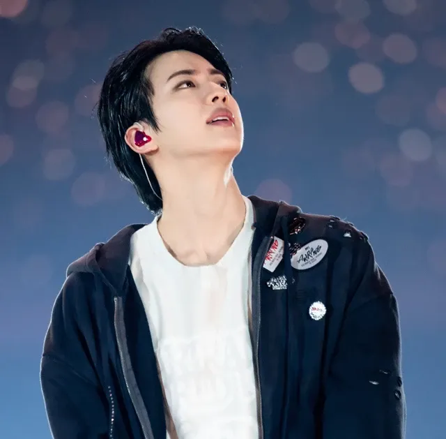 진 (방탄소년단)의 비하인드 컷