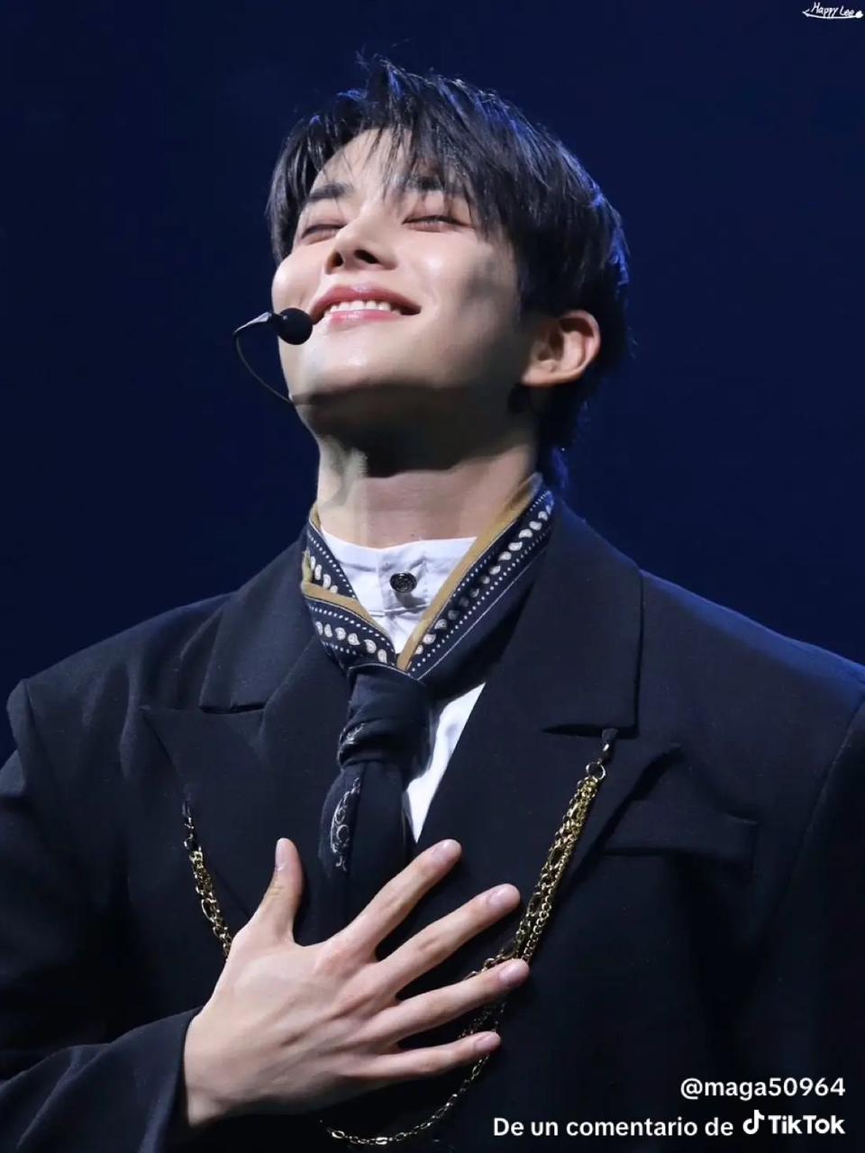 A moment captured by MJ (ASTRO)'s fan