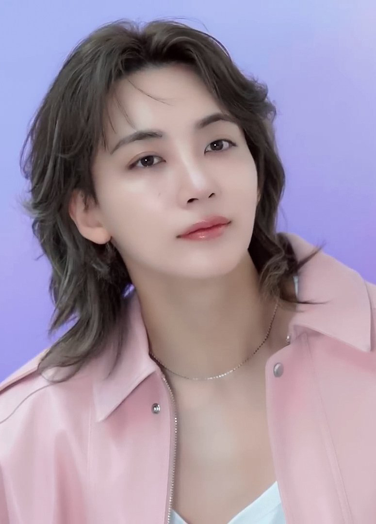 A moment captured by Jeonghan (SEVENTEEN)'s fan