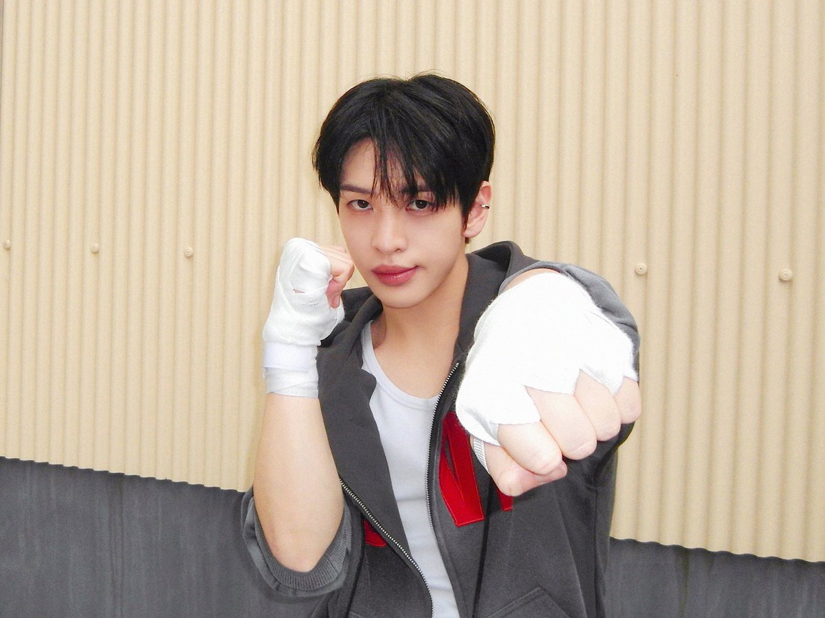 A moment captured by CRAVITY's fan