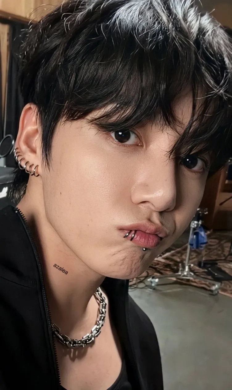 A heartfelt wallpaper shared by Jungkook (BTS)'s fans