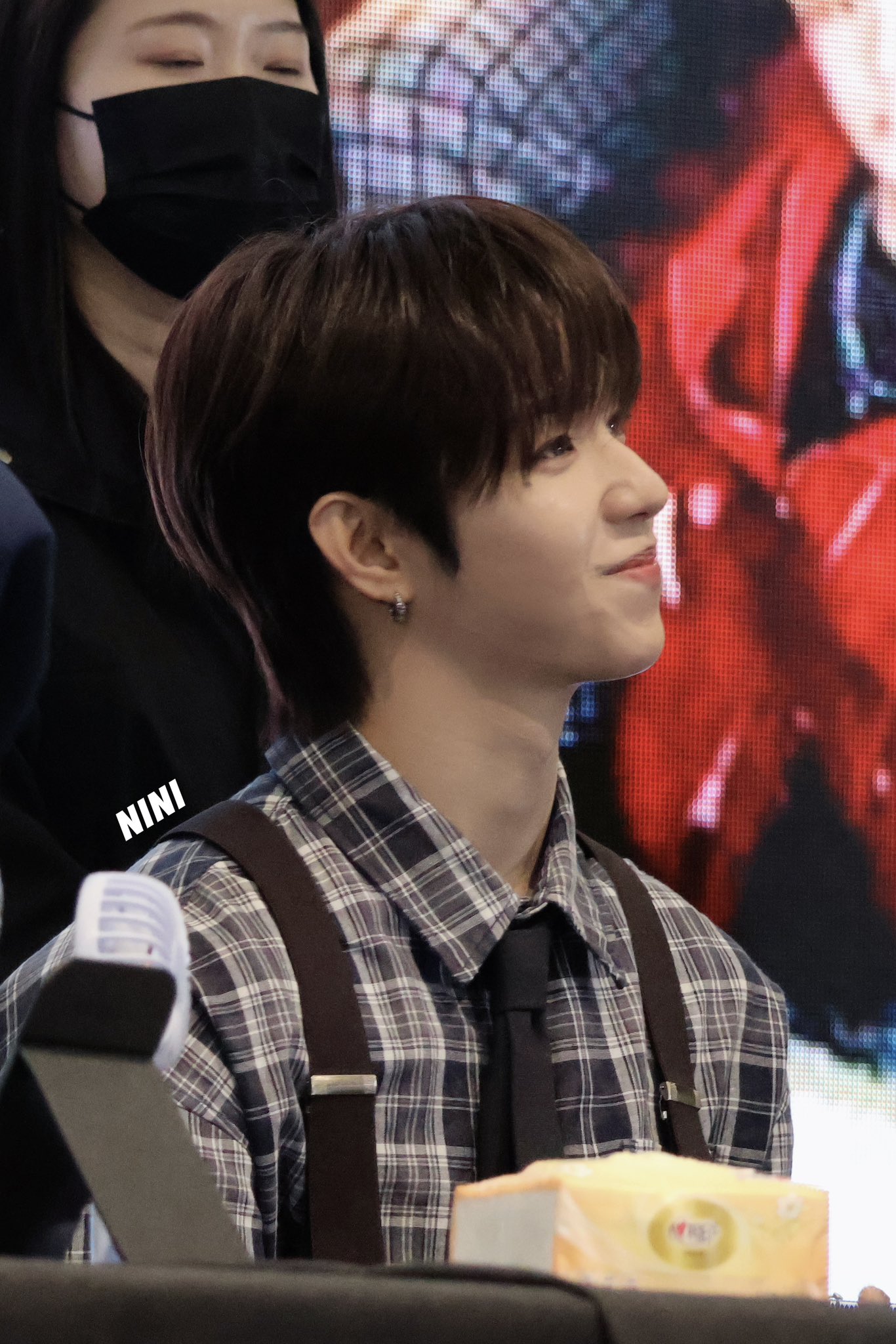 A moment captured by JL (AHOF)'s fan