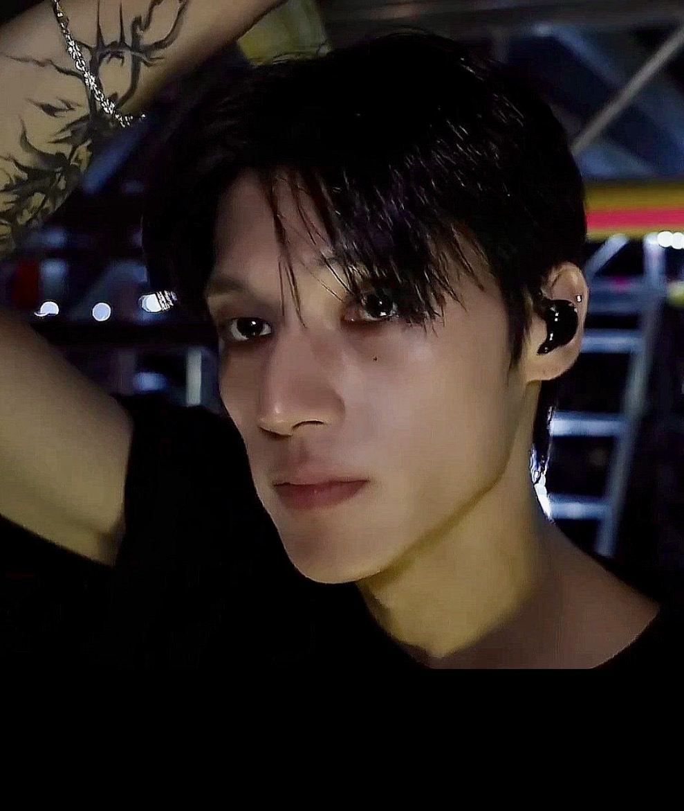 우영 (에이티즈)의 비하인드 컷