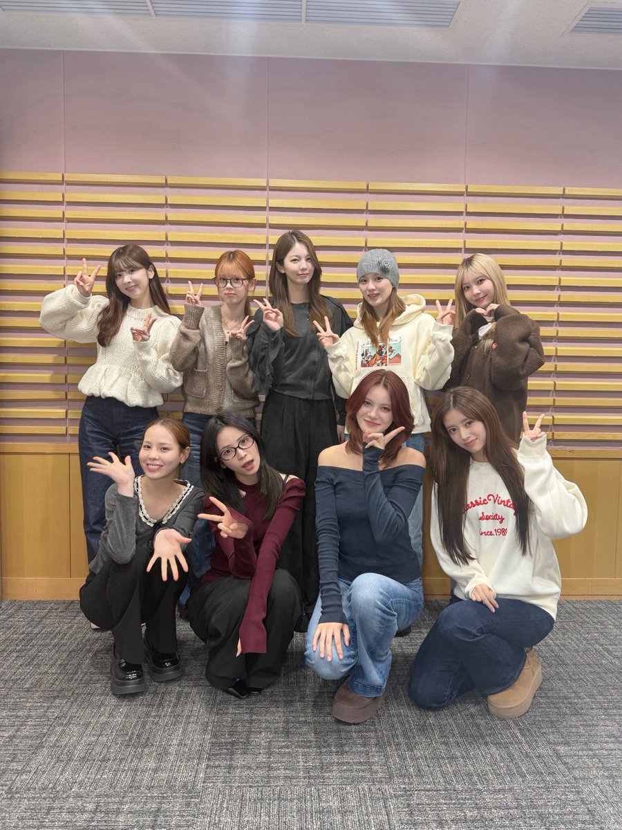 Potret di balik layar NiziU